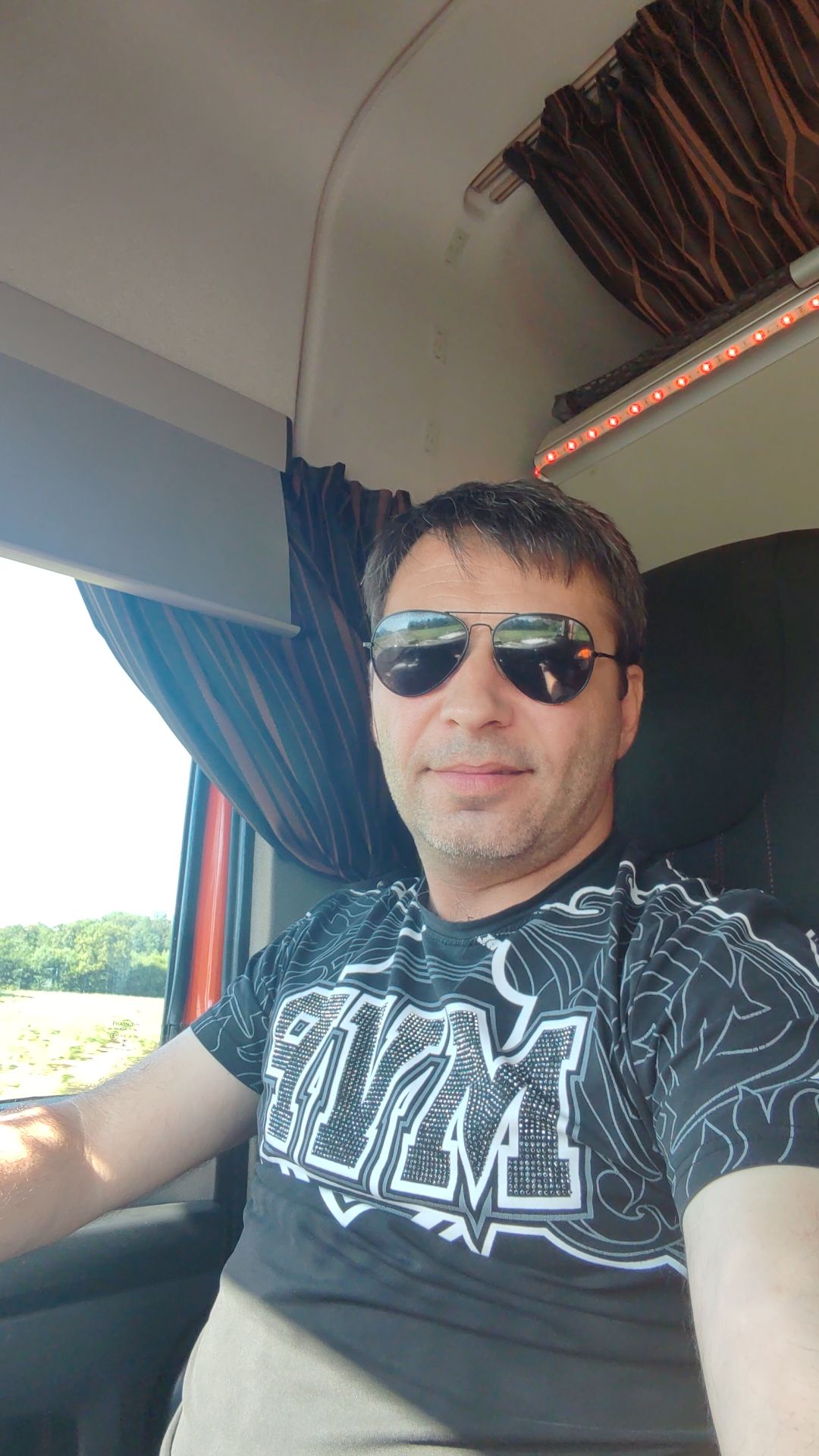 Profil de Tuan, 48 ans, Escort Gay Luxembourg à Kleinbettingen