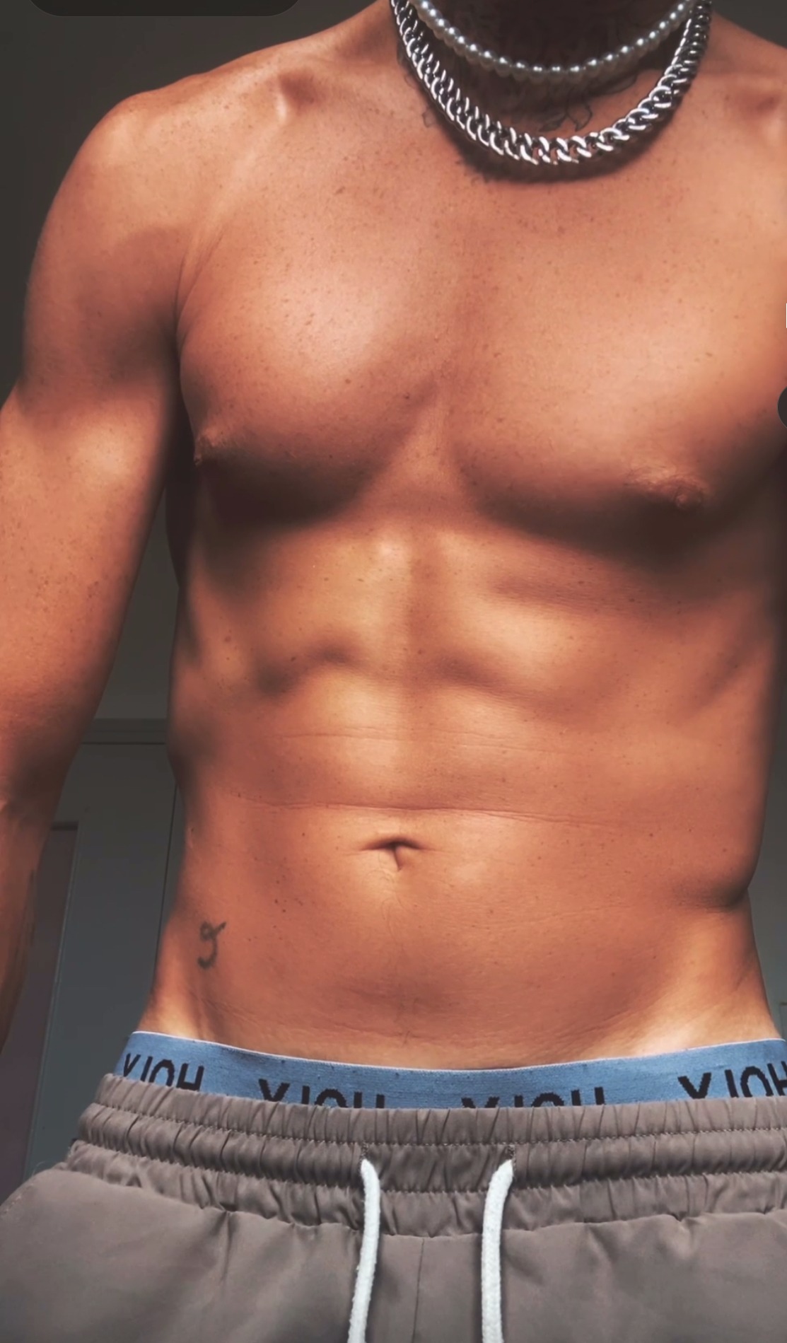 Profil de Vivian, 32 ans, Escort Gay Luxembourg à Klingelscheuer