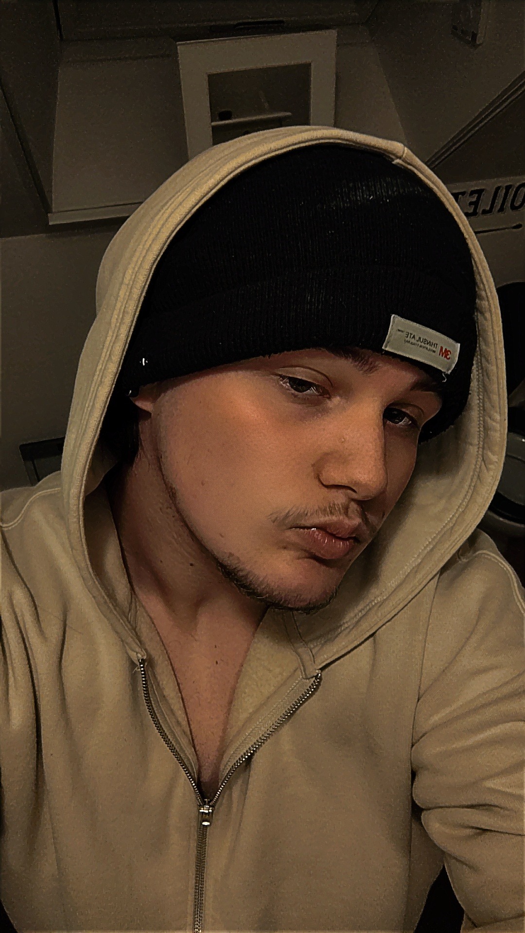 Profil de Jia, 19 ans, Escort Gay Luxembourg à Maulusmuehle