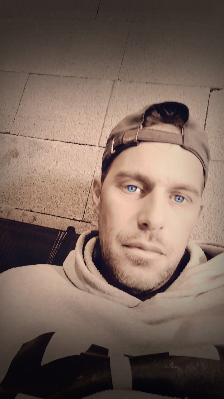 Profil de Arezki, 45 ans, Escort Gay Luxembourg à Pintsch